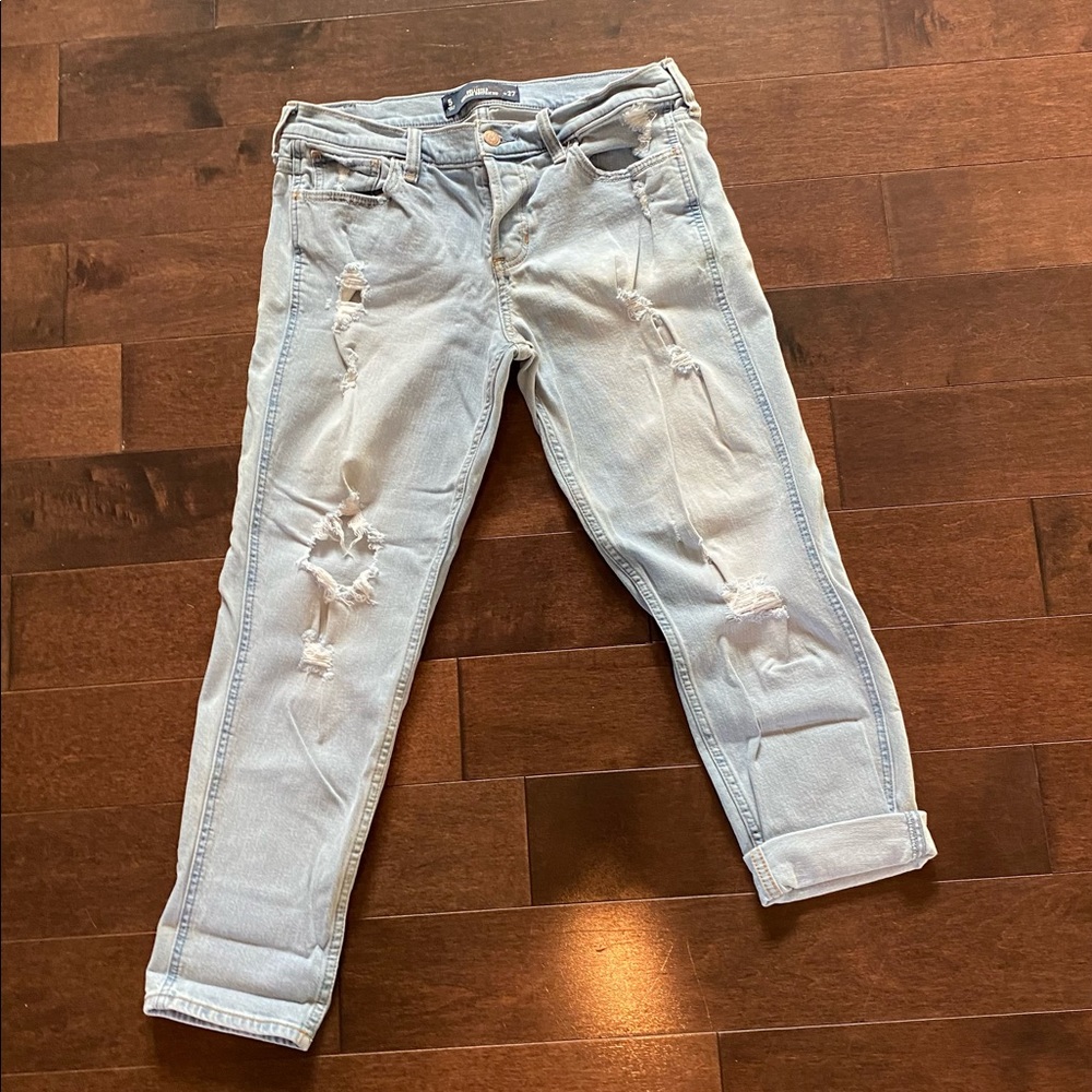 Hollister vintage boyfriend distressed jeans - size 5